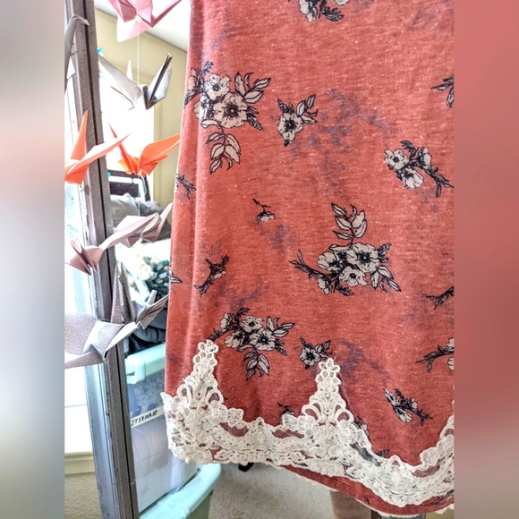 Dusty Rose 🪷 Mauve Berry floral lace top - Picture 2 of 4